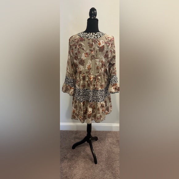 ENTRO Animal & Floral Print V-Neck Ruffle Sleeve Flare Dress - Size Medium - Picture 2 of 2
